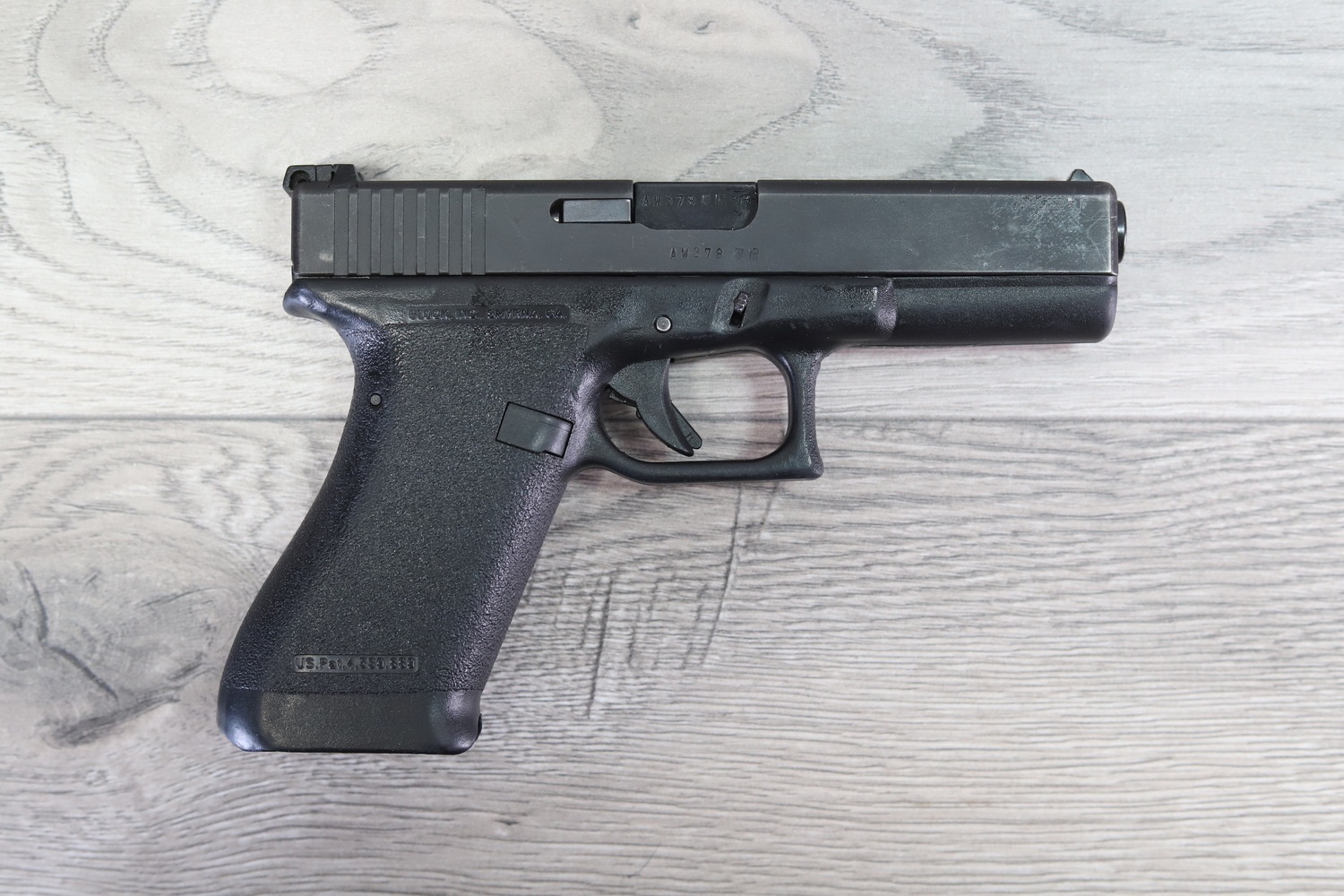GLOCK 17 GEN 1 - Aug. 1986 , clean w/ case, manual, 2 magazines-img-2