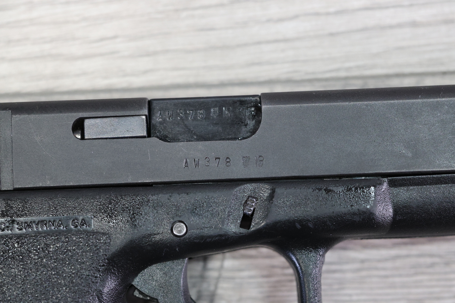 GLOCK 17 GEN 1 - Aug. 1986 , clean w/ case, manual, 2 magazines-img-3