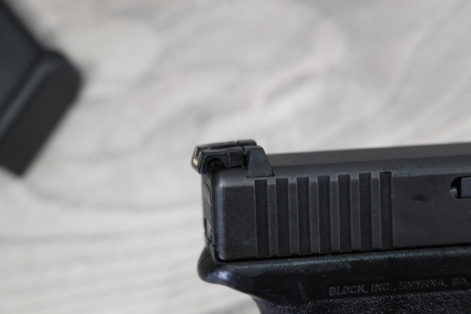 GLOCK 17 GEN 1 - Aug. 1986 , clean w/ case, manual, 2 magazines-img-4