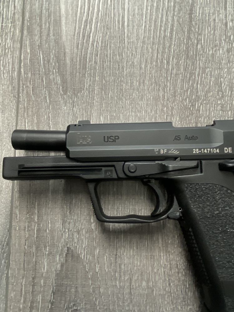 HECKLER & KOCH USP45 V1 .45ACP Semi-Automatic Pistol w/ Two Mags -img-3