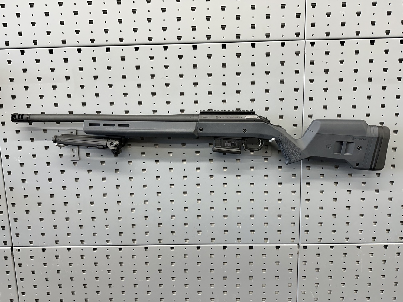 RUGER AMERICAN 6.5CM Bolt Action Rifle Magpul Hunter American Stock 20 inch-img-1