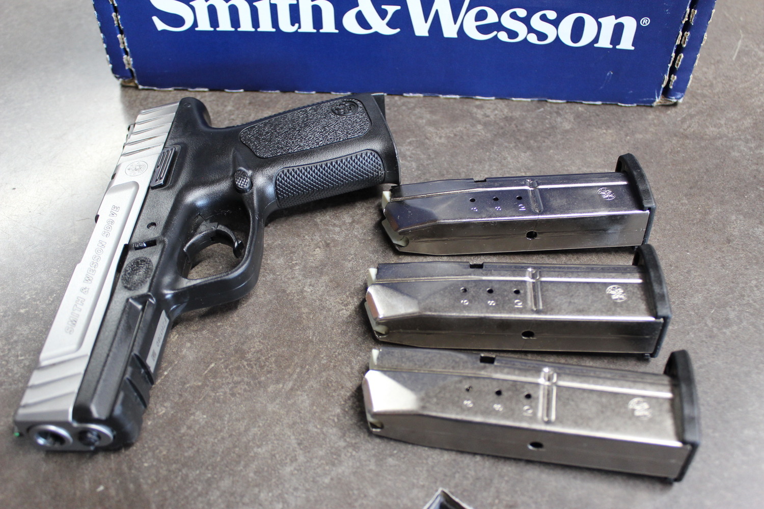 Smith & Wesson SD9VE Hi-Viz 9mm Semi-Auto Pistol w/ 3 Mags-img-5