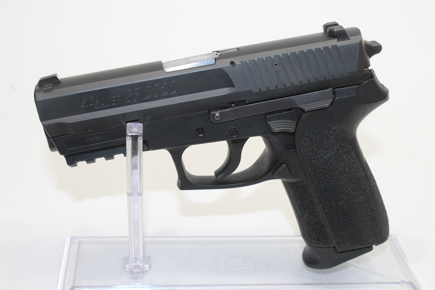Sig Sauer SP2022 9mm Pistol 15+1 3.9 BBL Used-img-0