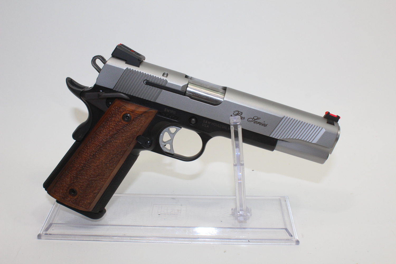 Smith & Wesson Sw1911 Pro Semi-Auto 45 ACP -img-1