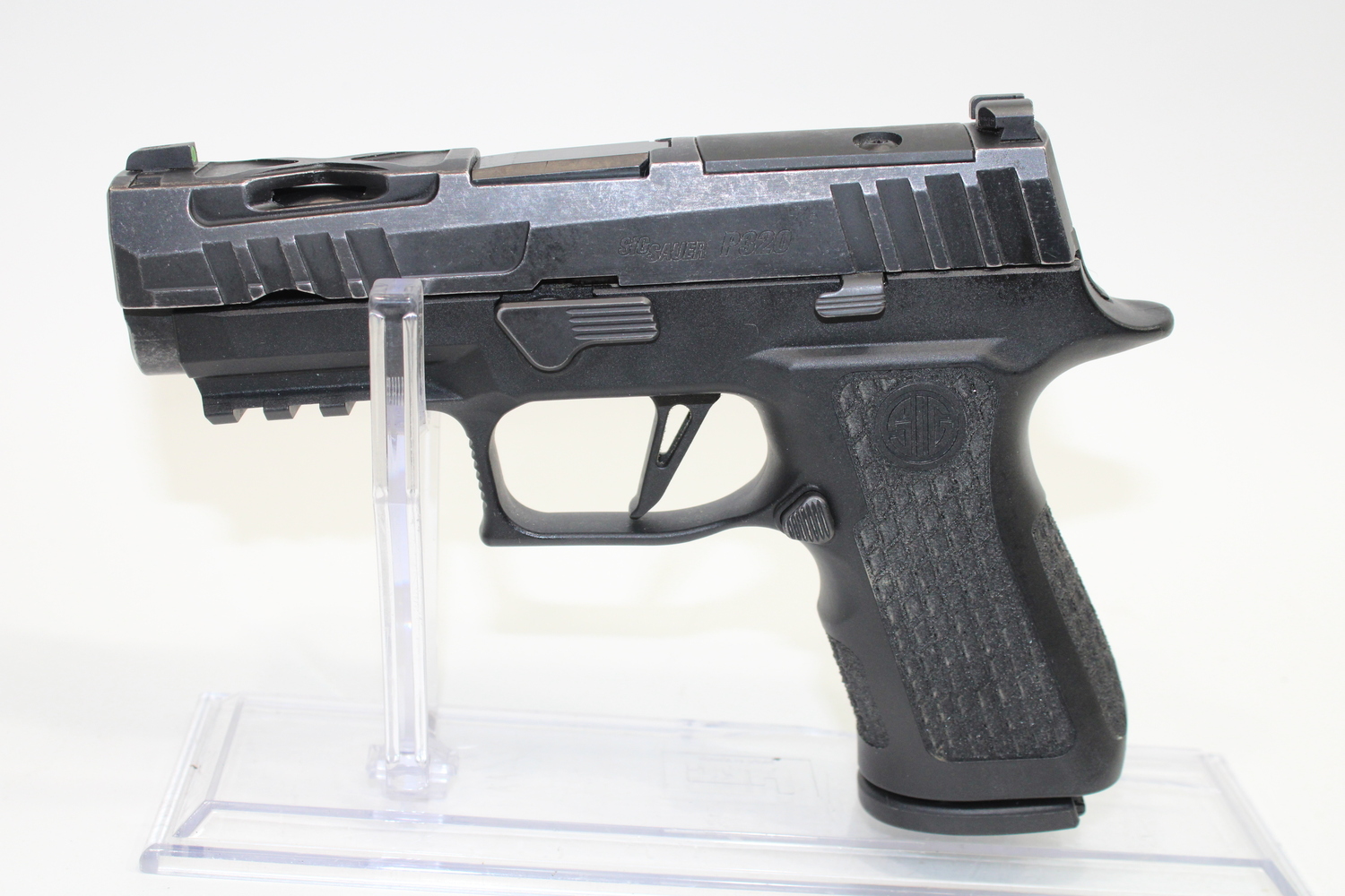 Sig Sauer P320v001 9mm 3.9" BBL 15+1 Original Box Used-img-1