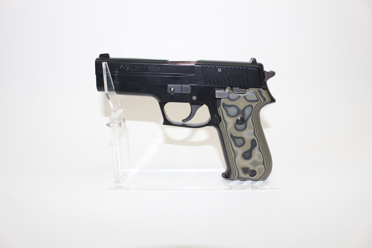 Sig Sauer P220 45ACP CAMO 7+1 Holster included Used-img-1