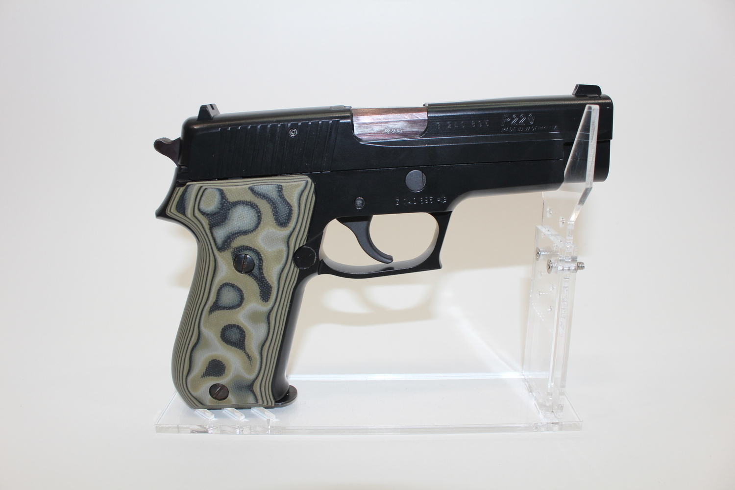 Sig Sauer P220 45ACP CAMO 7+1 Holster included Used-img-2