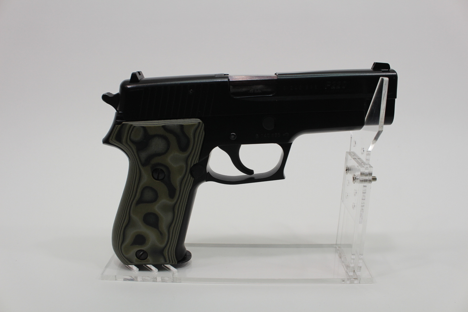 Sig Sauer P220 45ACP CAMO 7+1 Holster included Used-img-3