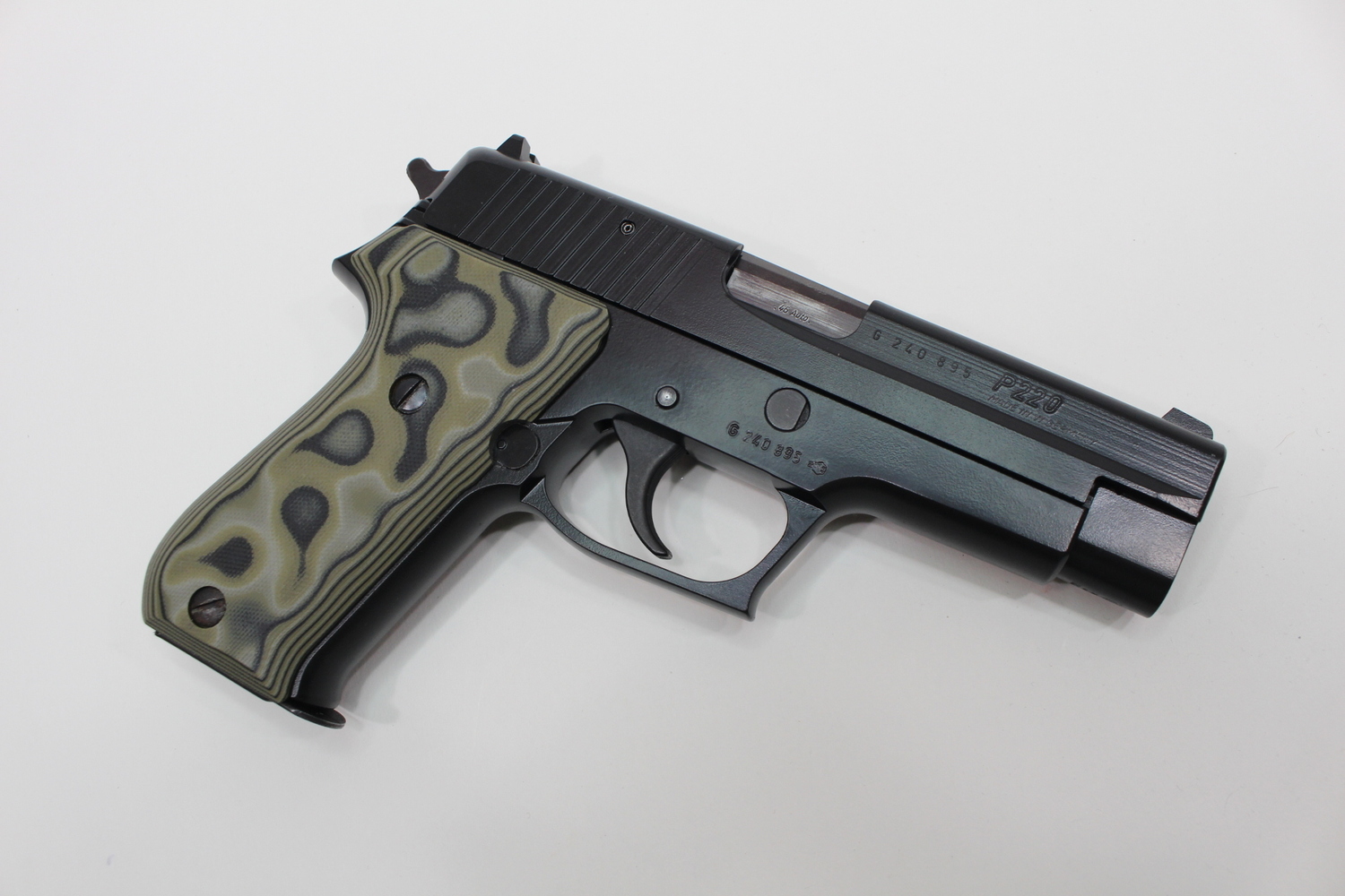 Sig Sauer P220 45ACP CAMO 7+1 Holster included Used-img-4