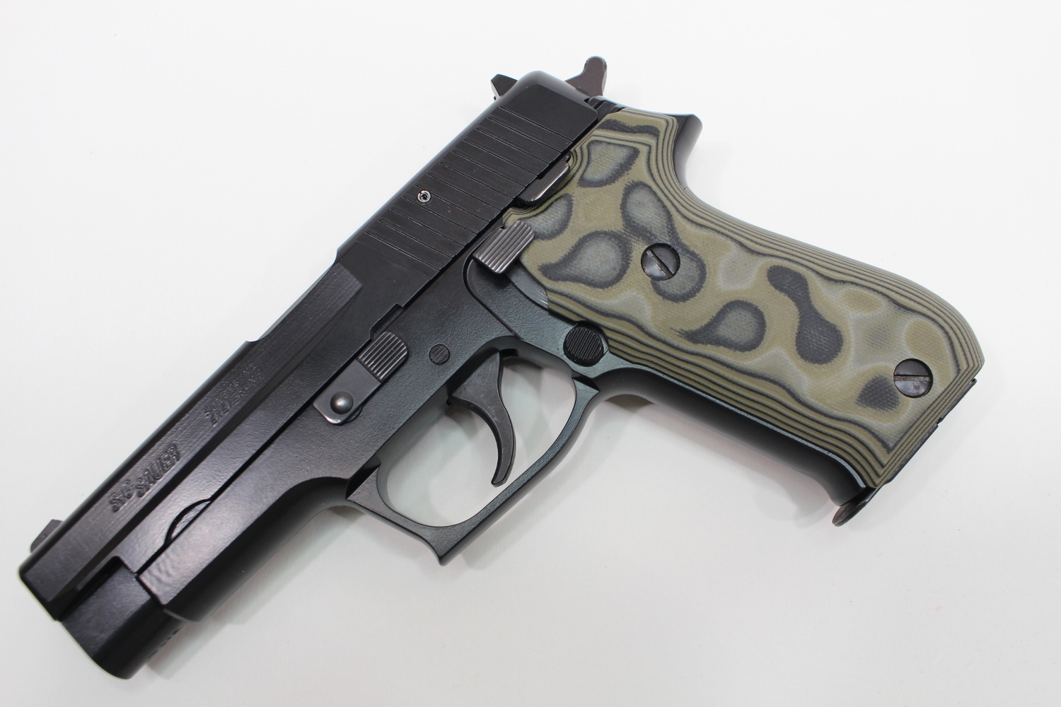 Sig Sauer P220 45ACP CAMO 7+1 Holster included Used-img-5