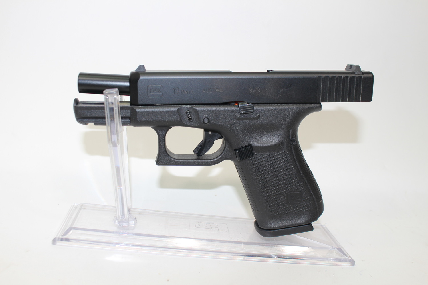 Glock 19 Gen 5 9mm 15+1 3 Mags 4'' BBL USED-img-2
