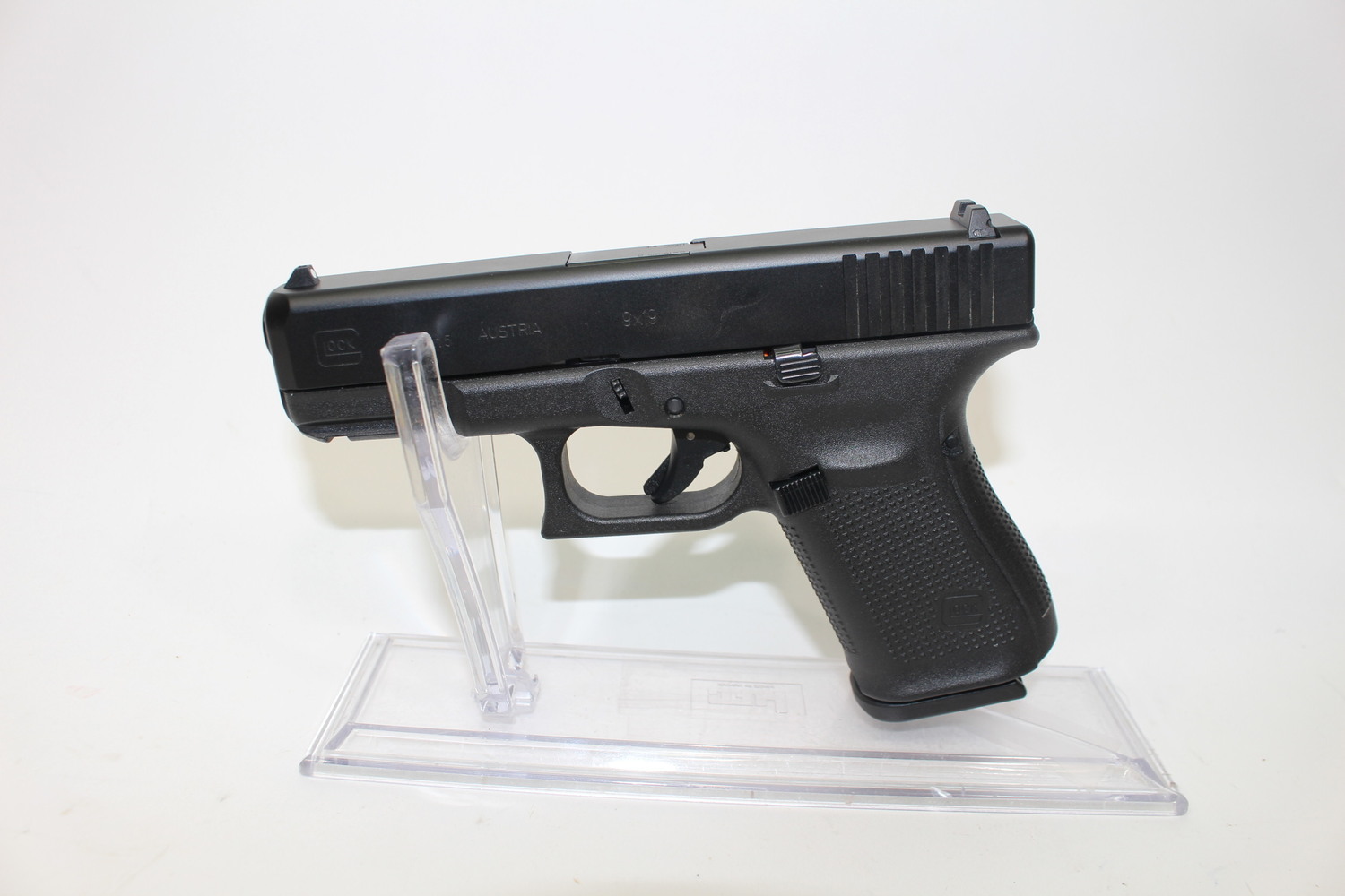 Glock 19 Gen 5 9mm 15+1 3 Mags 4'' BBL USED-img-3