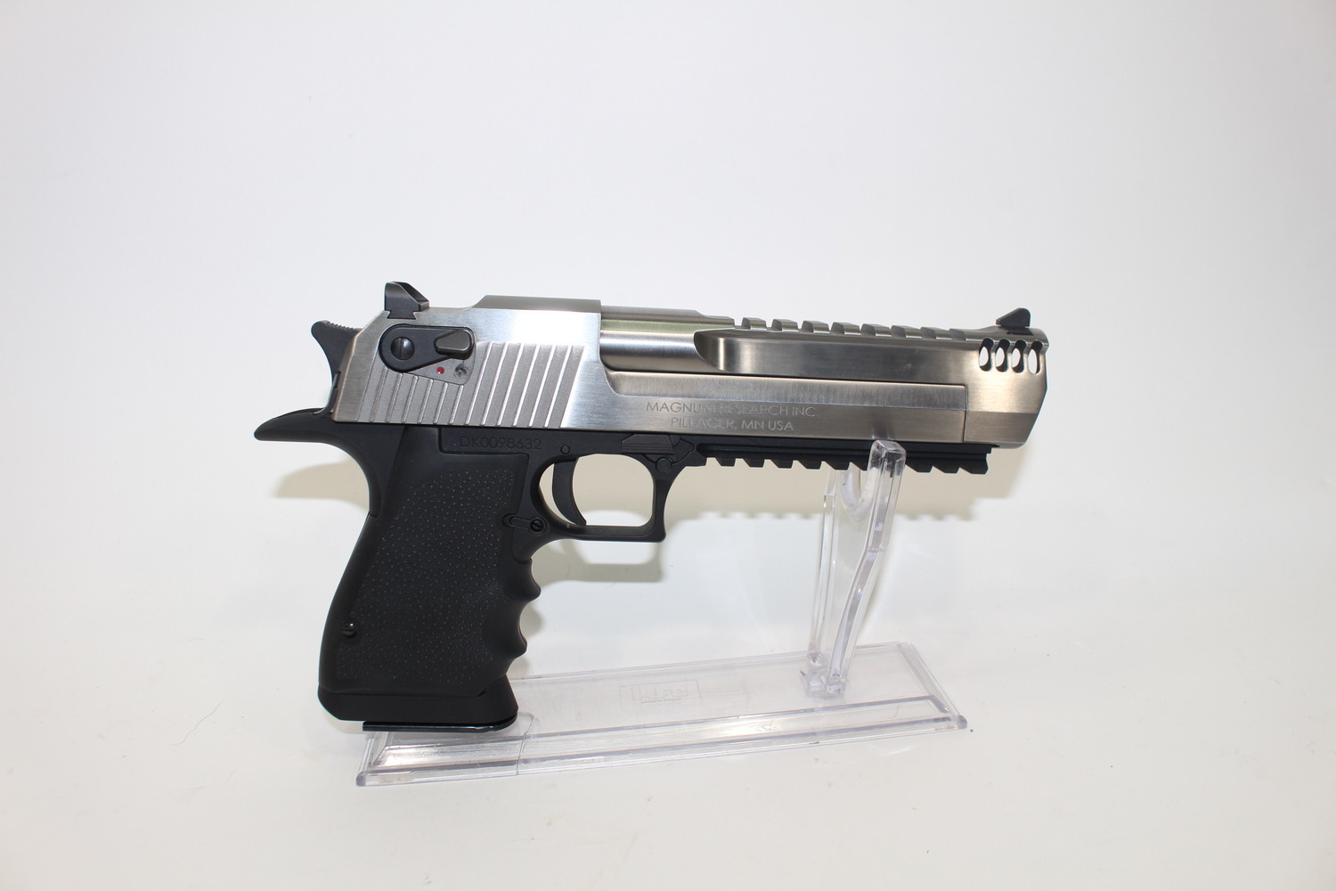 Magnum Research Desert Eagle 50 AE 6'' BBL Stainless Like New-img-1