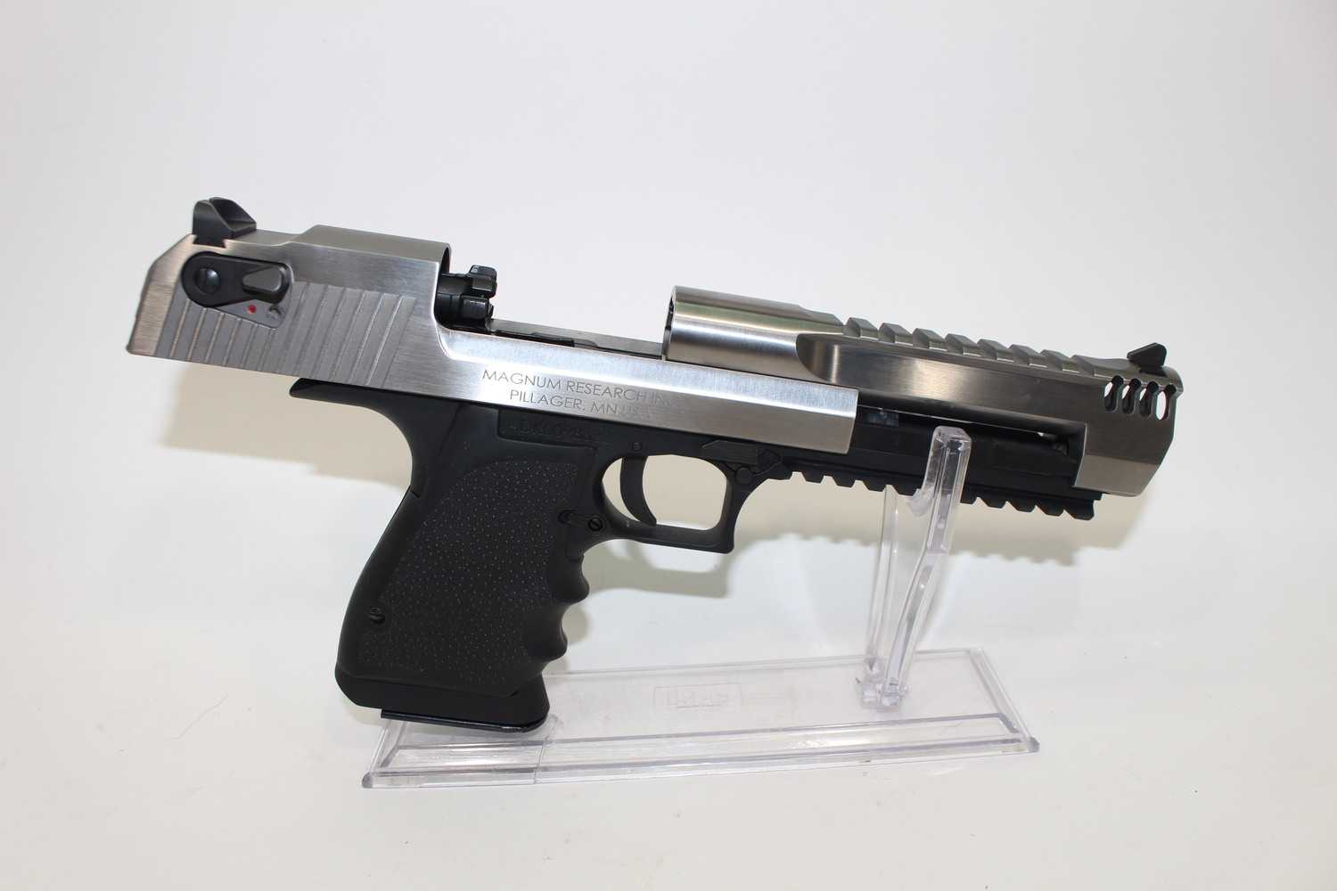 Magnum Research Desert Eagle 50 AE 6'' BBL Stainless Like New-img-2