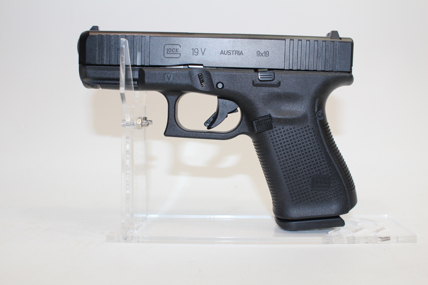 Glock 19 V 9mm V-Series 4.02 Marksman BBL (3) 15rd Mags Original Box Used-img-3