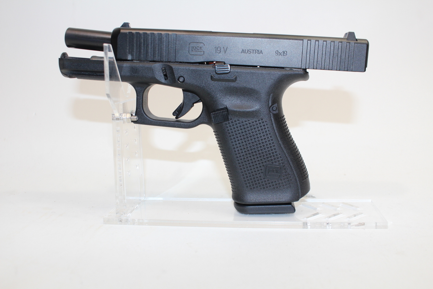 Glock 19 V 9mm V-Series 4.02 Marksman BBL (3) 15rd Mags Original Box Used-img-4