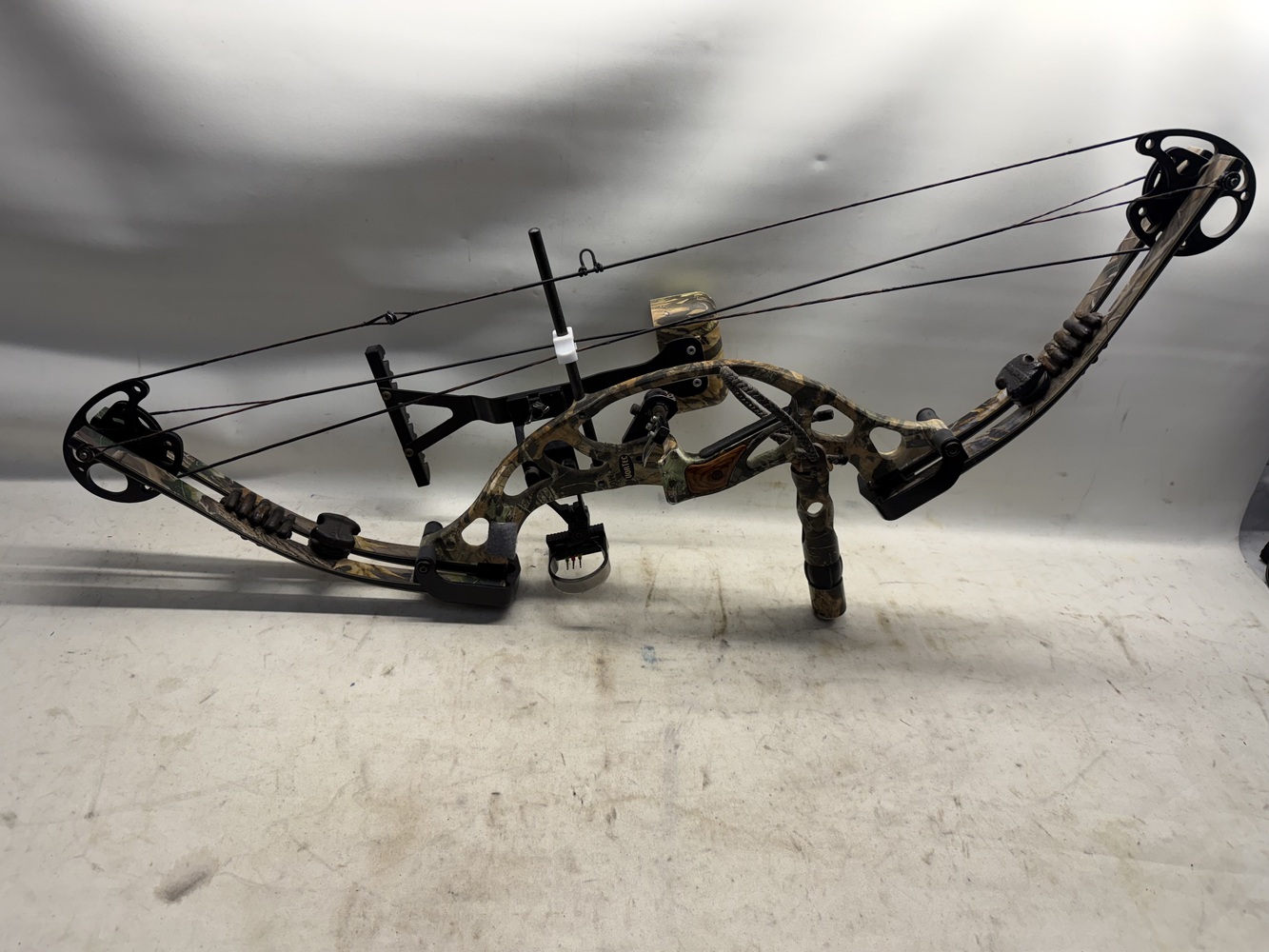 HOYT VORTEC XT2000 COMPOUND BOW-img-1
