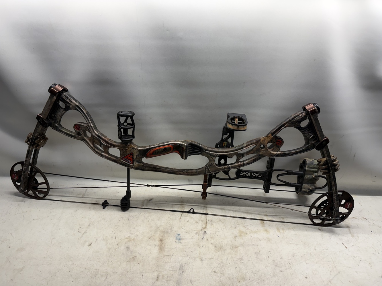 HOYT RAMPAGE COMPOUND BOW-img-1