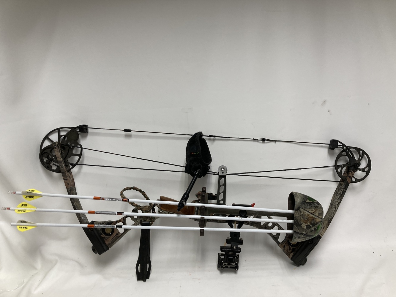 Mathews outback compound bow right handed -img-0