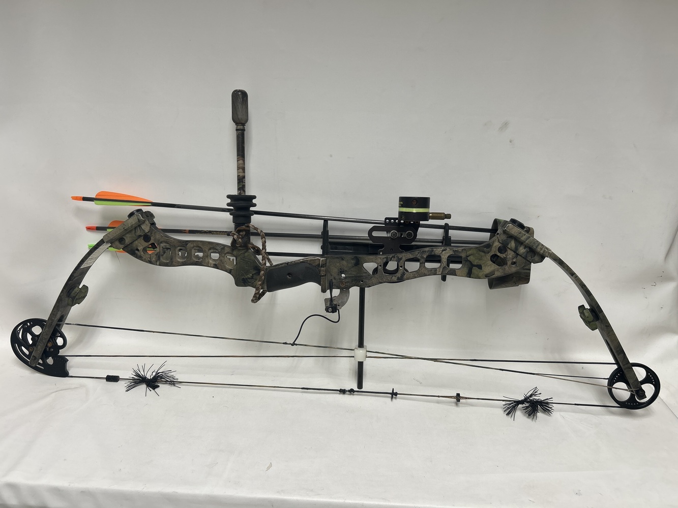 FORGE F2 COMPOUND BOW -img-0