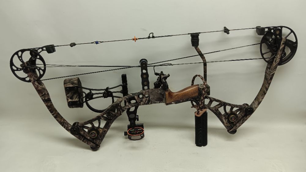 Matthews Solo Cam SE4 DXT Compound Bow With Arrows-img-1