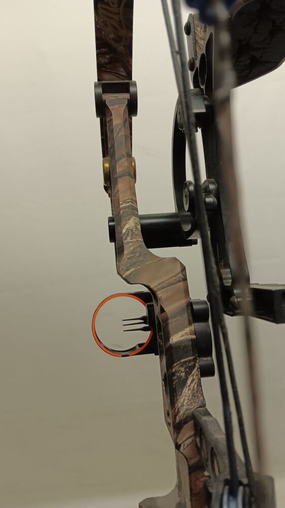 Matthews Solo Cam SE4 DXT Compound Bow With Arrows-img-3
