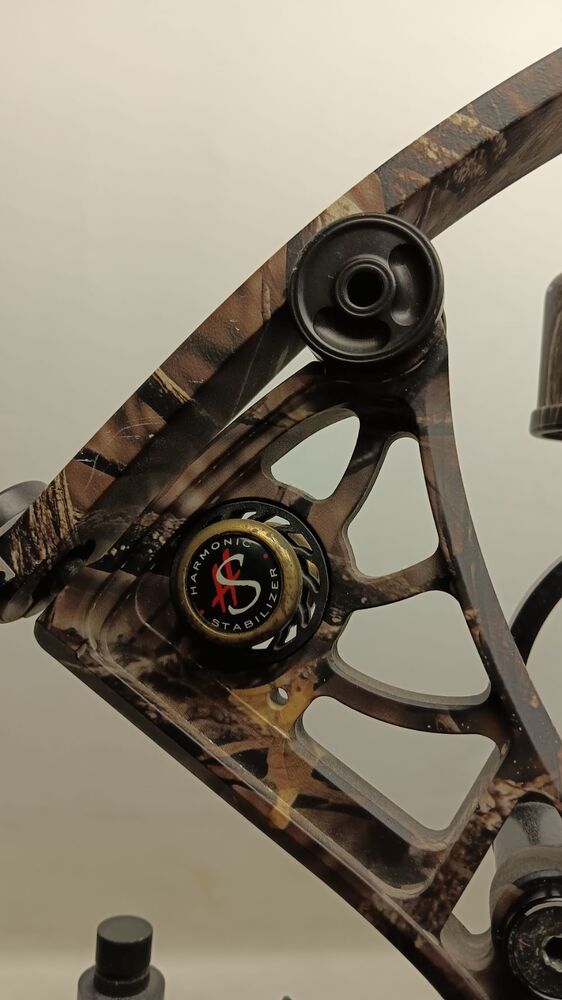Matthews Solo Cam SE4 DXT Compound Bow With Arrows-img-4