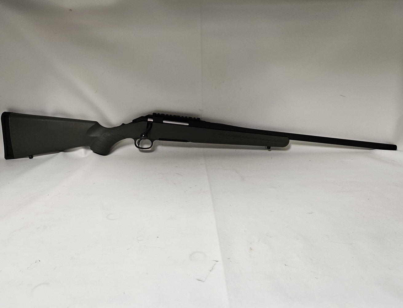 PRE- OWNED RUGER AMERICAN 22-250 REM BOLT-ATION RIFLE-img-0