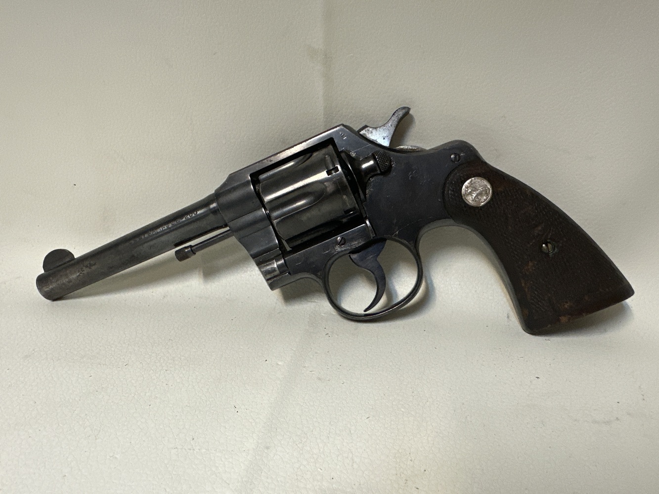 COLT OFFICIAL POLICE 38-200 MFG 1942 CLASSIC REVOLVER-img-1
