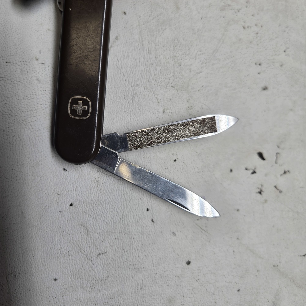 1986 Hershey's Safety Swiss Army Knife-img-2