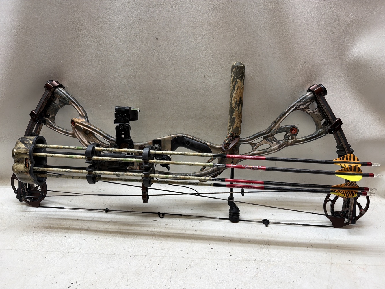 HOYT USA RAMPAGE XT COMPOUND BOW-img-0