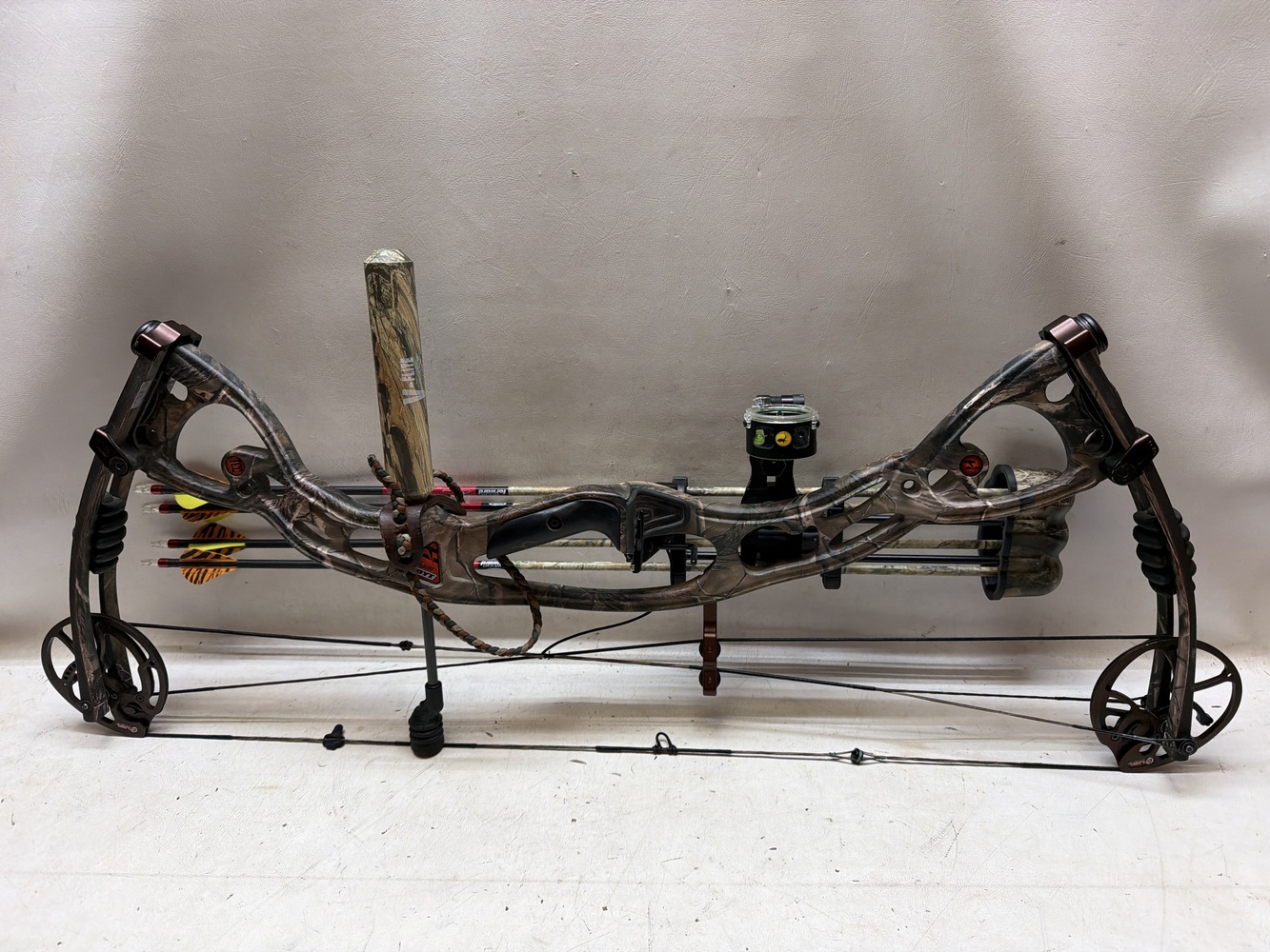 HOYT USA RAMPAGE XT COMPOUND BOW-img-1