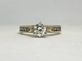  Ladies .88ctw (.50ct Center) Diamond 14k Yellow Gold Engagement Ring Size 5
