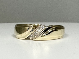  Mens .08 TCW Diamond Band Ring Size 9.5 4.58 Grams
