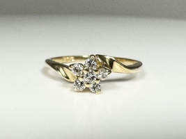  Ladies Diamond 14k Yellow Gold Cluster Ring Size 5