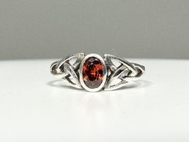  Ladies Sterling Silver Garnet Ring Size 8.5