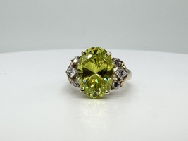  Ladies Peridot & CZ 10k Yellow Gold Ring Size 7