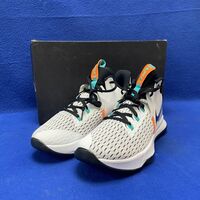 Nike LeBron Witness 5 White / Black-Clear Jade Mens Shoes Size 13 LIKE NEW