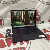 MacBook Air 13.6” 2025 M4, 16GB Ram, 256GB SSD W/Charger