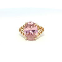  Ladies Large Oval Pink Ice 10k Yellow Gold Ring Size 6