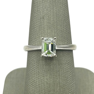 18K White Gold .90ct E VS2 Emerald Diamond Ring 