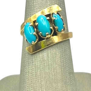  18K Yellow Gold Oval Turquoise Ring