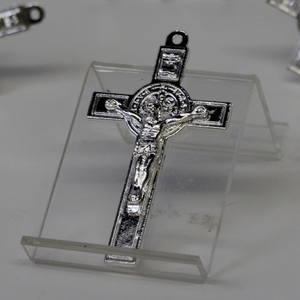 LOT OF 6 RELIGIOUS CROSSES  ALL THE SAME SIZE 
