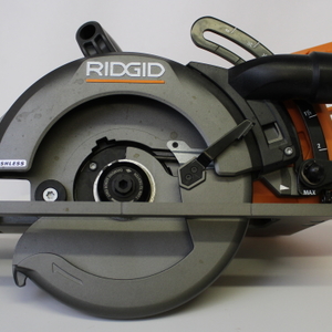 RIDGID18V Cordless 7-1/4 in. Rear Handle Circular Saw R8658 (Tool Only)