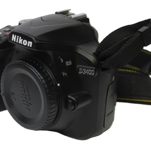 Nikon D3400 with battery and charger