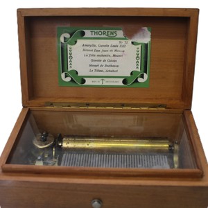 Thorens Wood Music Box 4 Songs No. 32