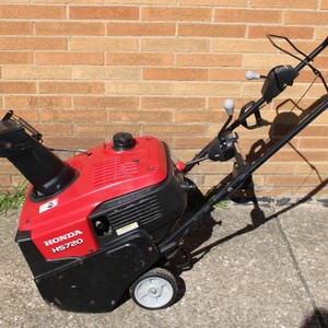 Honda HS720AS 12-Inches Single-stage Push with auger assistance Gas Snow Blower