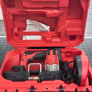 Milwaukee M12 12V Lithium-Ion Cordless Sub-Compact Band Saw