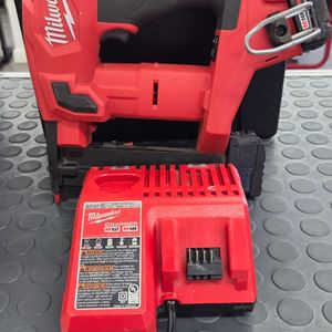 Milwaukee M18 Fuel 18 Volt 18 Gauge 1/4" Stapler