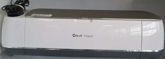 CRICUT MAKER